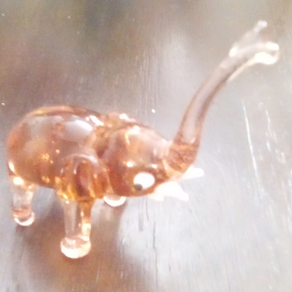 NWT Elephant Cranberry glass With White Tusks
